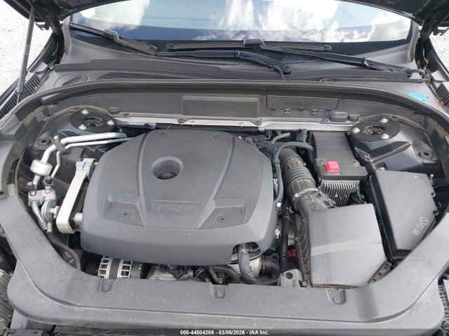 2018 VOLVO XC60 LYVA22RK4JB083497 Photo 9
