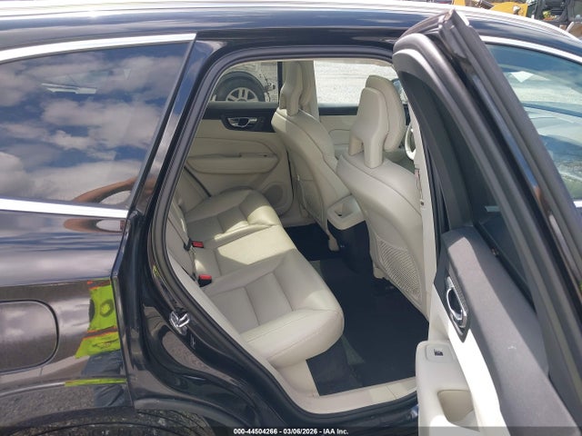 2018 VOLVO XC60 LYVA22RK4JB083497 Photo 7