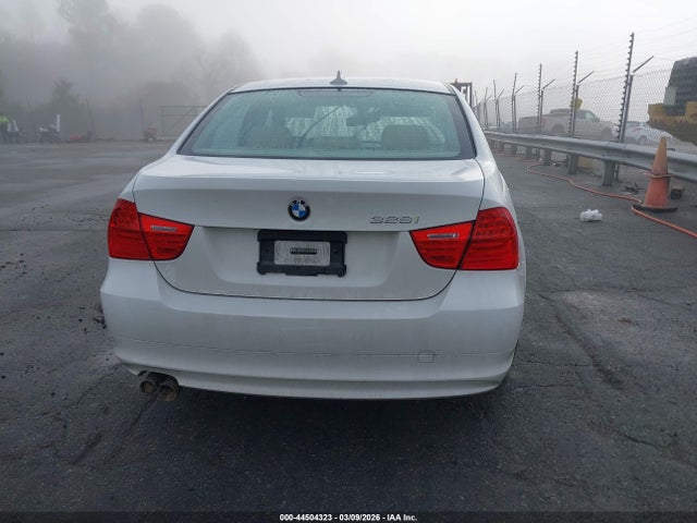 2011 Bmw 328i მანქანა იყიდება აუქციონზე, vin: WBAPH7C56BE682439, აუქციონის ნომერი: 44504323