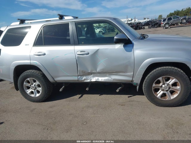 Toyota 4RUNNER SR5 2016 JTEBU5JR2G5394441 Image 6