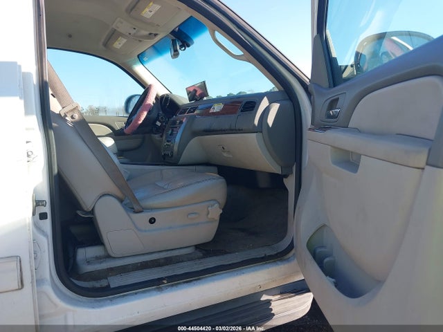 2011 GMC YUKON XL 1500 1GKS1KE02BR386031 Photo 4