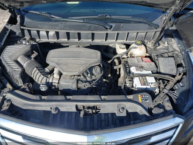 44504452 :رقم المزاد ، 1GYKNDRS1JZ121021 vin ، 2018 Cadillac Xt5 Luxury مزاد بيع