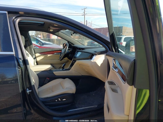 44504452 :رقم المزاد ، 1GYKNDRS1JZ121021 vin ، 2018 Cadillac Xt5 Luxury مزاد بيع