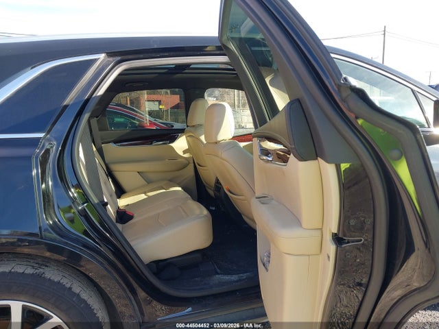 44504452 :رقم المزاد ، 1GYKNDRS1JZ121021 vin ، 2018 Cadillac Xt5 Luxury مزاد بيع