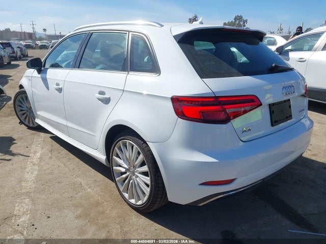 2017 AUDI A3 E-TRON WAUUPBFF8HA041161 Photo 2