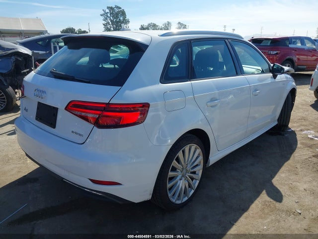 2017 AUDI A3 E-TRON WAUUPBFF8HA041161 Photo 3