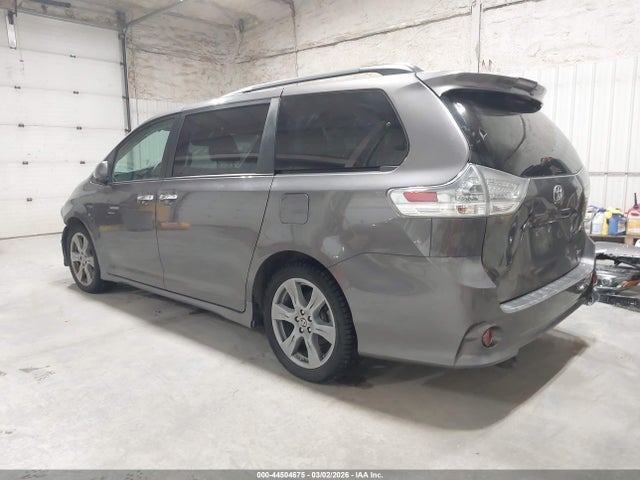 5TDXZ3DC8JS920628 Toyota Sienna Se 8 Passenger