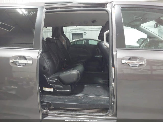 5TDXZ3DC8JS920628 Toyota Sienna Se 8 Passenger