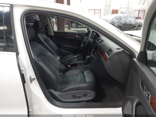 Продаж на аукціоні авто 2012 Volkswagen Passat 2.5l Sel Premium, vin: 1VWCP7A38CC095045, номер лоту: 44504683