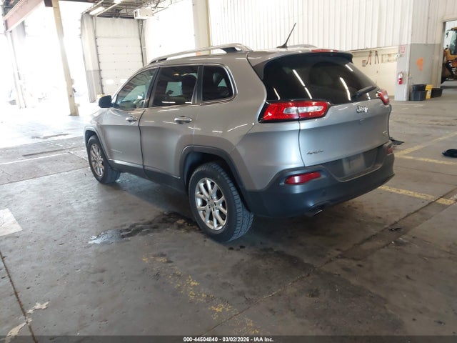 1C4PJMCB5FW679043 Jeep Cherokee Latitude