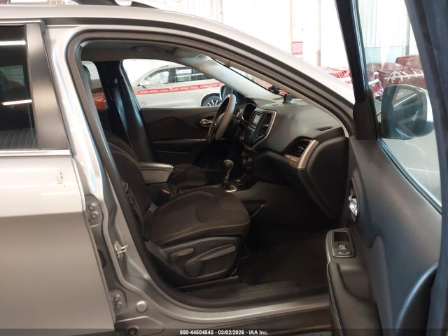 1C4PJMCB5FW679043 Jeep Cherokee Latitude