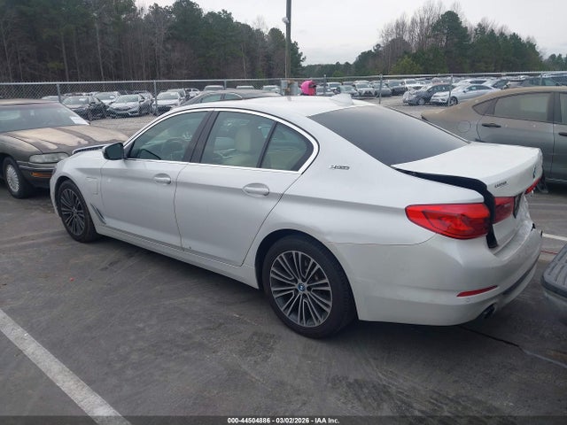 2019 BMW 530E WBAJA9C50KB393029 Photo 2