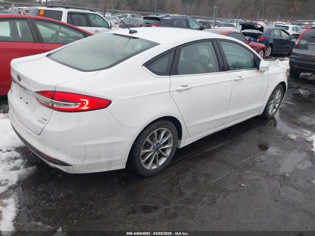 3FA6P0HDXHR390295 Ford FUSION SE