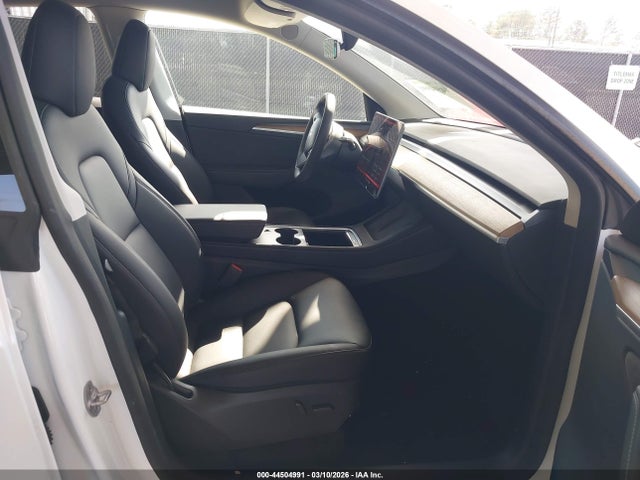 2024 Tesla Model Y Performance Dual Motor All-wheel Drive მანქანა იყიდება აუქციონზე, vin: 7SAYGDEF8RA273155, აუქციონის ნომერი: 44504991