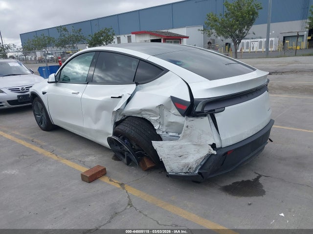 2026 TESLA MODEL Y 7SAYGDEE8TF356313 Photo 2