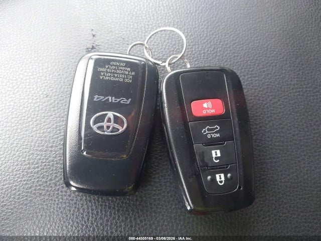 2T3P1RFVXNW297011 Toyota Rav4 Xle