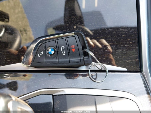 44505348 :رقم المزاد ، 3MW5R7J03M8C05842 vin ، 2021 Bmw 330i Xdrive مزاد بيع
