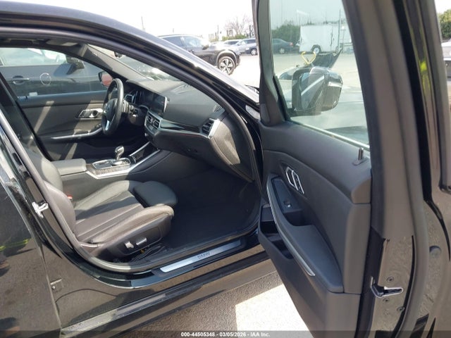 44505348 :رقم المزاد ، 3MW5R7J03M8C05842 vin ، 2021 Bmw 330i Xdrive مزاد بيع