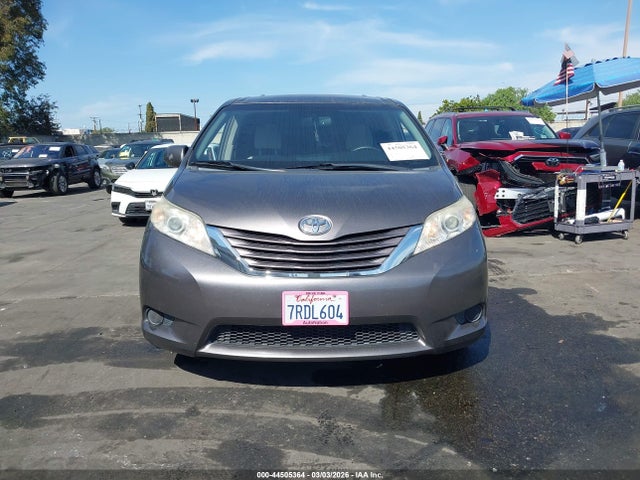 5TDKK3DC7FS689775 Toyota Sienna Le 8 Passenger