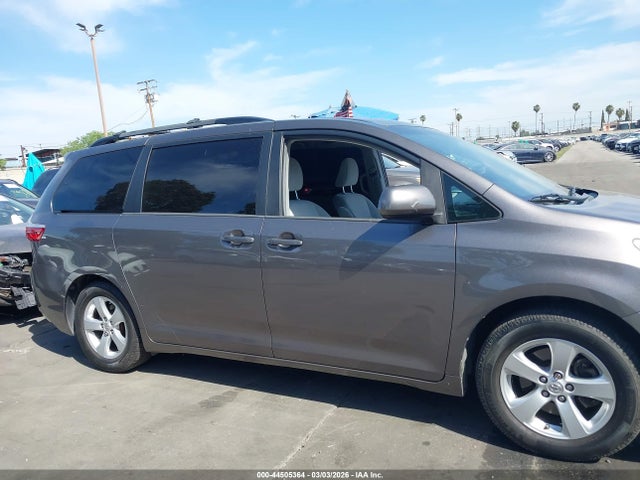 5TDKK3DC7FS689775 Toyota Sienna Le 8 Passenger
