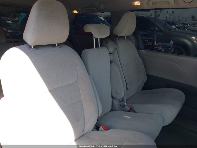 5TDKK3DC7FS689775 Toyota Sienna Le 8 Passenger