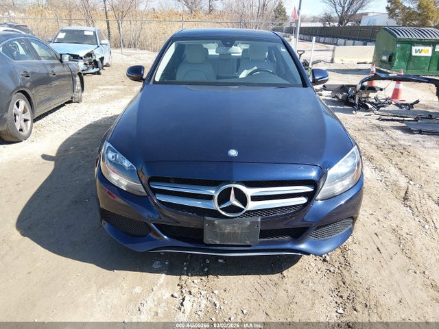 44505366 :رقم المزاد ، 55SWF4KB8HU213417 vin ، 2017 Mercedes-benz C 300 4matic مزاد بيع