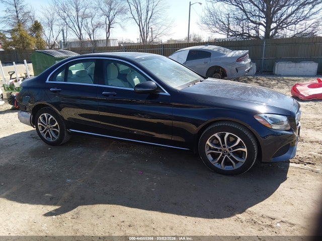 44505366 :رقم المزاد ، 55SWF4KB8HU213417 vin ، 2017 Mercedes-benz C 300 4matic مزاد بيع