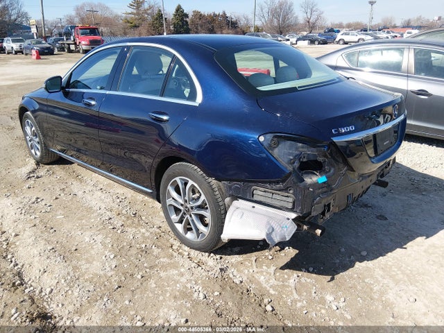 44505366 :رقم المزاد ، 55SWF4KB8HU213417 vin ، 2017 Mercedes-benz C 300 4matic مزاد بيع