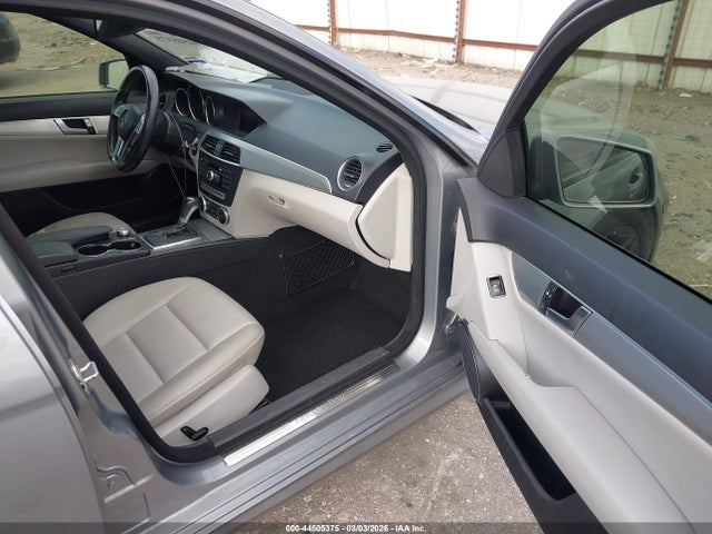 2014 Mercedes-benz C 250 Sport მანქანა იყიდება აუქციონზე, vin: WDDGF4HB1ER305445, აუქციონის ნომერი: 44505375