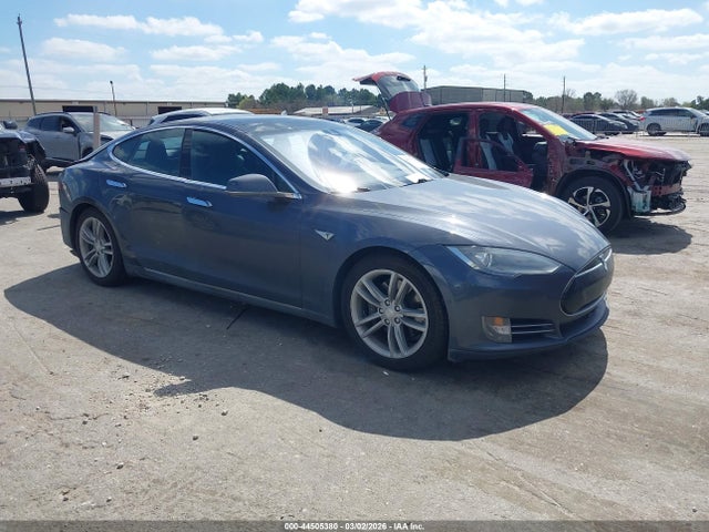 2015 TESLA MODEL S 5YJSA1S26FF085821