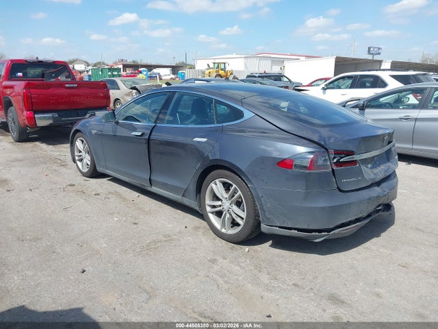 2015 TESLA MODEL S 5YJSA1S26FF085821 Photo 2