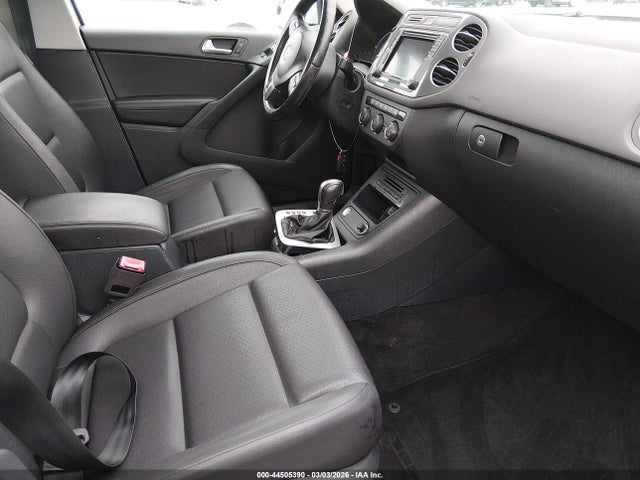 44505390 :رقم المزاد ، WVGAV7AX7HK041571 vin ، 2017 Volkswagen Tiguan 2.0t/2.0t S مزاد بيع