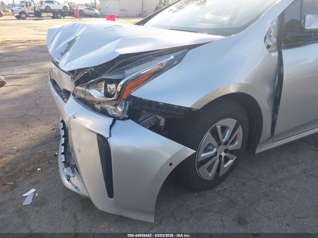 JTDKBRFUXH3580210 Toyota Prius Two