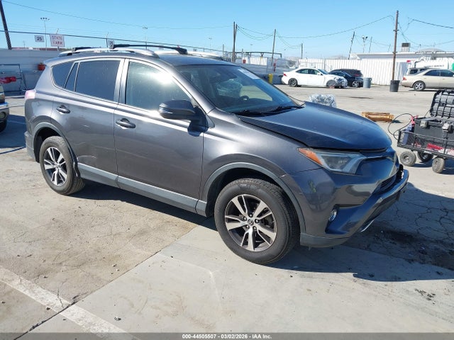 Toyota Rav4 Xle 2017 JTMWFREV8HJ113797 zdjęcie główne
