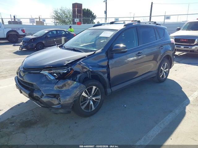 Toyota Rav4 Xle 2017 JTMWFREV8HJ113797 Image 2