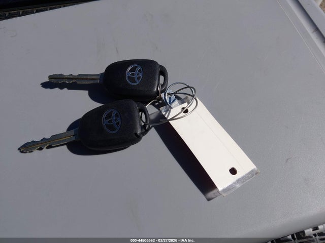 JTMBFREV4JJ228479 Toyota RAV4 LE