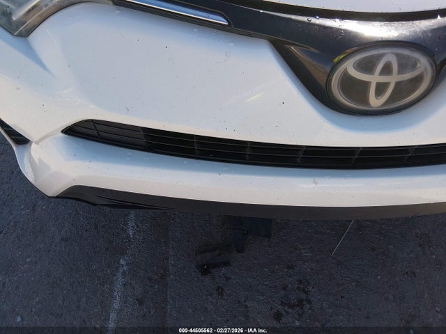 JTMBFREV4JJ228479 Toyota RAV4 LE