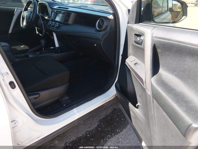 JTMBFREV4JJ228479 Toyota RAV4 LE