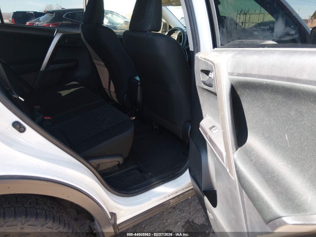 JTMBFREV4JJ228479 Toyota RAV4 LE
