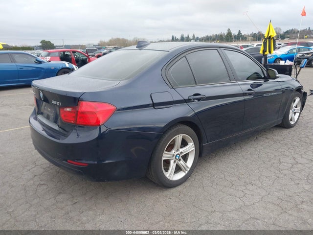 2013 Bmw 320i Xdrive მანქანა იყიდება აუქციონზე, vin: WBA3C3C57DF980226, აუქციონის ნომერი: 44505602