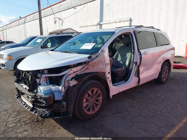 Toyota SIENNA XLE 2023 5TDYSKFC1PS074206 Image 2