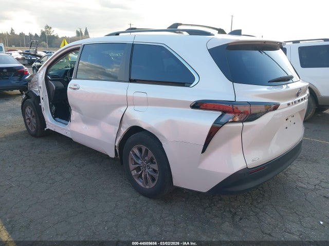 Toyota SIENNA XLE 2023 5TDYSKFC1PS074206 Image 3