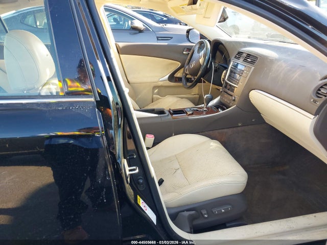 44505668 :رقم المزاد ، JTHBF5C2XB5153359 vin ، 2011 Lexus Is 250 مزاد بيع