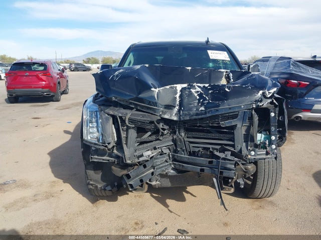 1GYS4BKJXJR308332 Cadillac Escalade Luxury