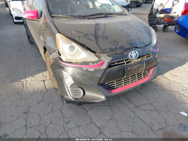 JTDKDTB38G1116251 Toyota Prius C Persona Series