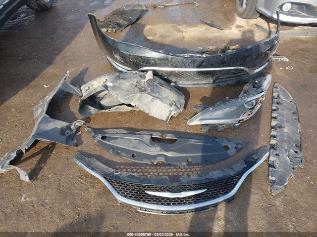 Продаж на аукціоні авто 2015 Chrysler 200 C, vin: 1C3CCCCGXFN549073, номер лоту: 44505790