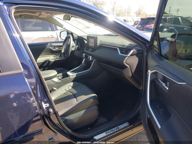 2T3C1RFV8MW153891 Toyota Rav4 Xle Premium