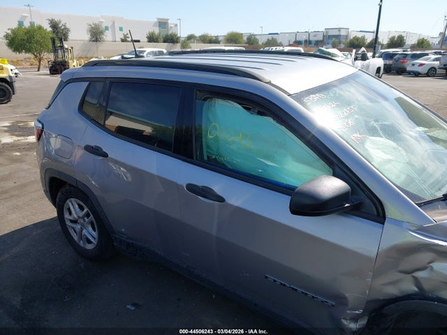 3C4NJCAB2JT133660 Jeep Compass Sport Fwd
