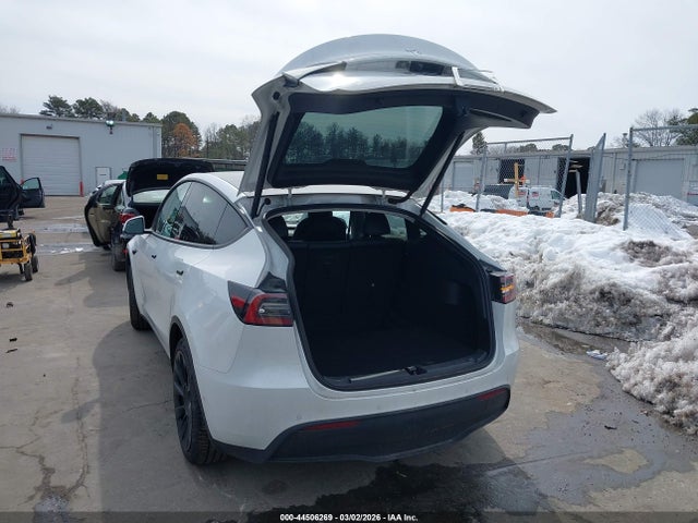 2021 TESLA MODEL Y 5YJYGDED9MF192785 Photo 2