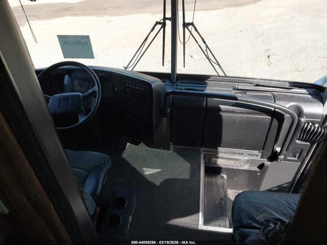 44506298 :رقم المزاد ، 2PCY3349441028236 vin ، 2004 Prevost Bus مزاد بيع
